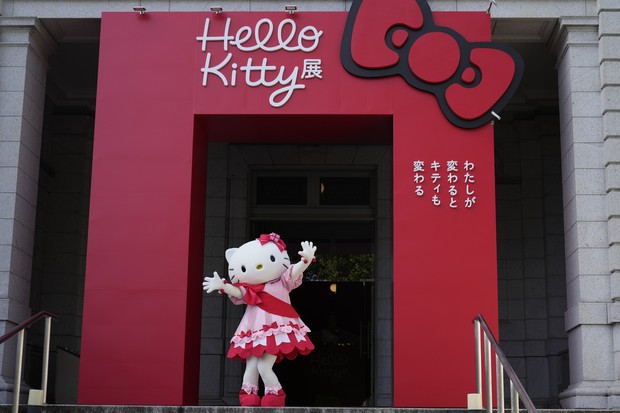 hello Kitty プリンセスフラワードレスカントリーヴィンテージ 50th ハローキティ50周年 プレミアムリカちゃん」予約開始！ 50個のバラの