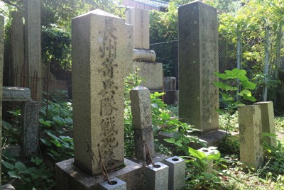 小倉北区赤坂の高台に残る奇兵隊士の墓
