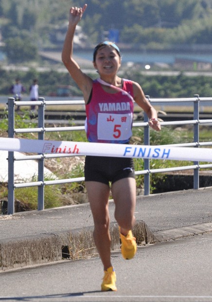 山田が優勝 36年連続36回目の都大路出場 高校駅伝・高知女子 | 毎日新聞