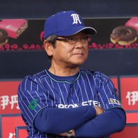【三菱重工West－日本製鉄鹿島】日本製鉄鹿島の中島彰一監督＝京セラドーム大阪で2024年11月3日、長澤凜太郎撮影