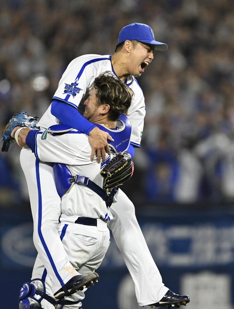 ハマの敗れざる者たち 「過去を変えた」選手らがDeNAを日本一に | 毎日新聞