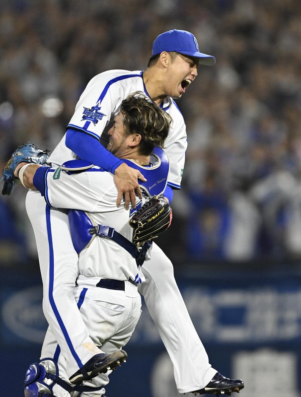 ハマの敗れざる者たち 「過去を変えた」選手らがDeNAを日本一に | 毎日新聞