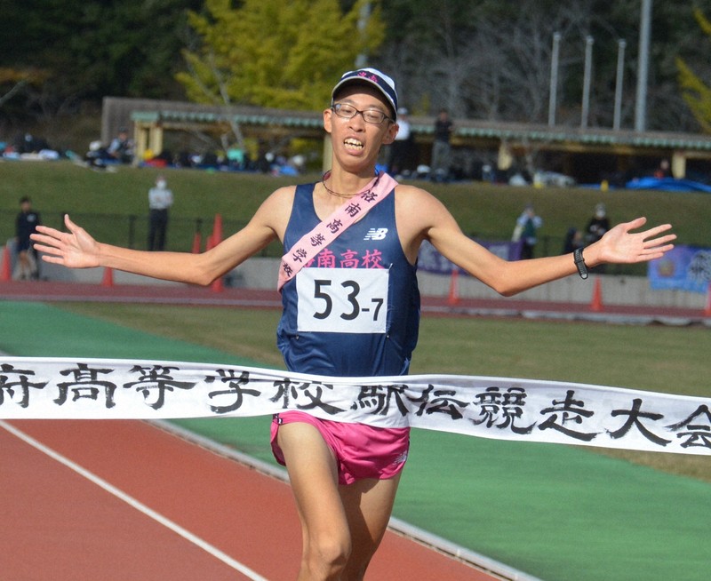 洛南が優勝 10年連続31回目の都大路へ 高校駅伝・京都男子 | 毎日新聞