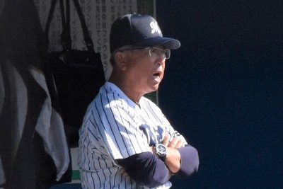 詰まり気味のヒットが一番いい」 馬淵監督が語る「明徳らしさ」 | 毎日新聞