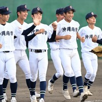 九州高校野球決勝 沖縄尚学－エナジックスポーツ [写真特集1/8] | 毎日新聞
