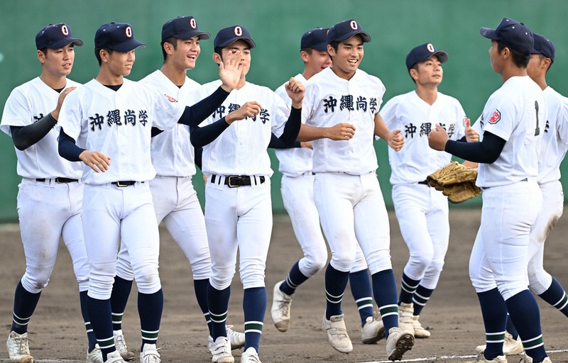九州高校野球決勝 沖縄尚学－エナジックスポーツ [写真特集1/8] | 毎日新聞