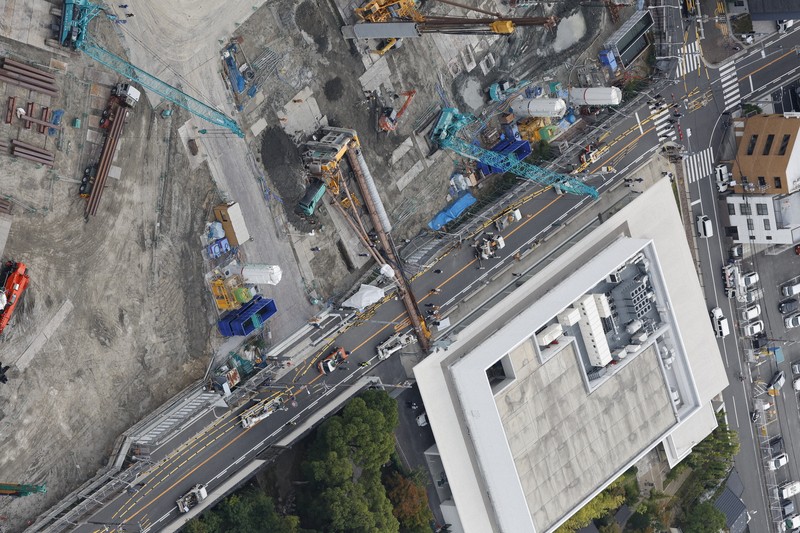 大阪市都島区の結婚式場跡地で重機が倒れる [写真特集1/6] | 毎日新聞