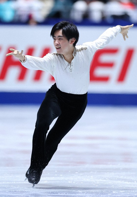 陶器製ダンスフィギュア 男女 リンクサイド：「鬼門のショートを…」 3位発進の壷井達也 NHK杯