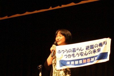 講演する森松明希子さん＝大阪府茨木市で2024年10月14日午後1時55分、宇城昇撮影