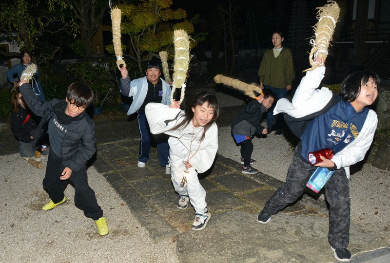 田の神様に収穫感謝 行橋市高来地区で伝統行事「亥の子」 子どもたち