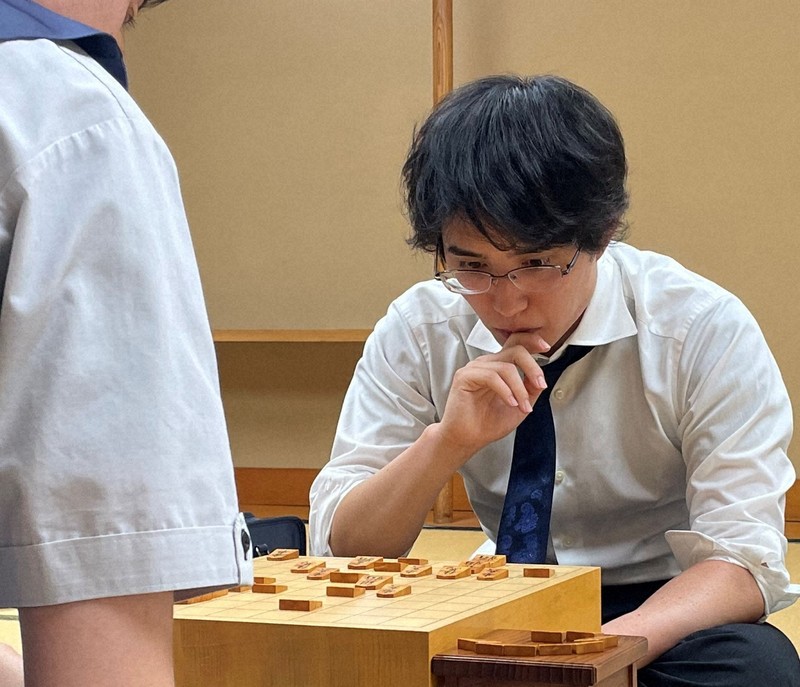 渾身の勝負手と根性で逆転 佐々木八段3連勝 A級順位戦観戦記 | 毎日新聞