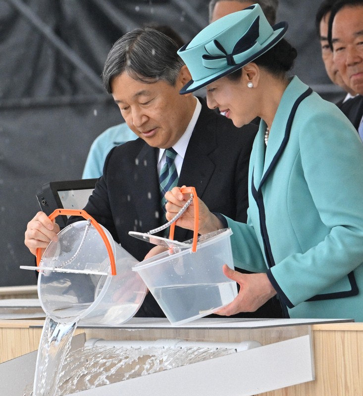 天皇、皇后両陛下が「海づくり大会」に出席 稚魚の放流も 大分 [写真