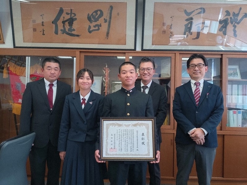 選抜21世紀枠 熊本商「他校の模範に」 県推薦選出で表彰 ／熊本 | 毎日新聞