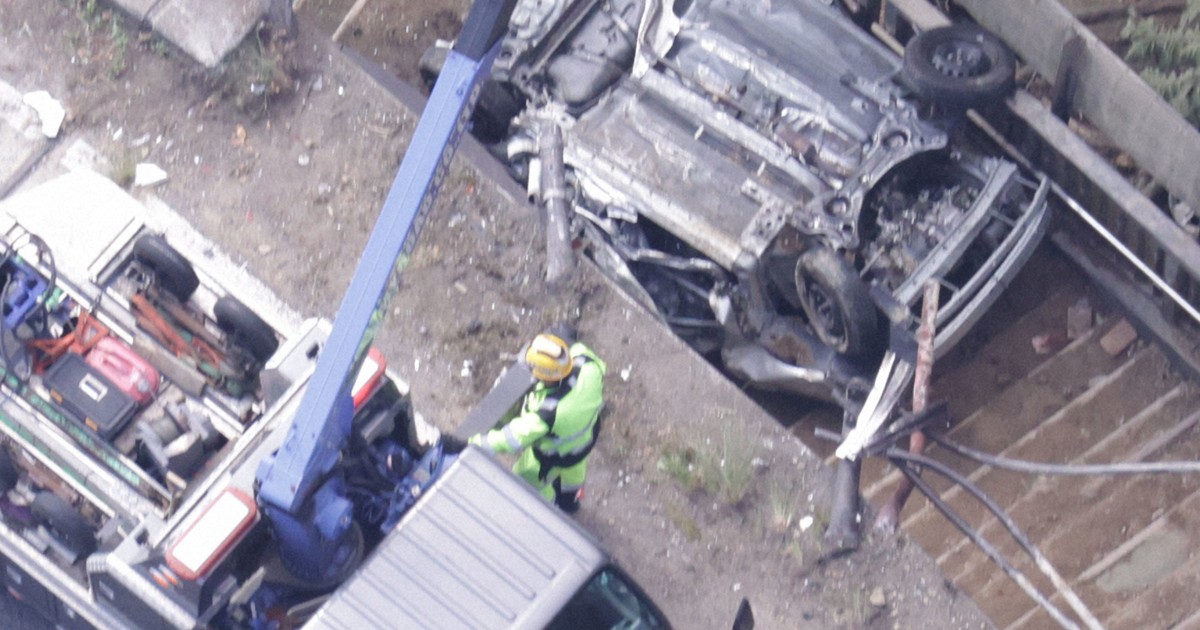 ダンプカーと乗用車が衝突し橋の下に転落 広島・安佐南区 [写真特集9/8