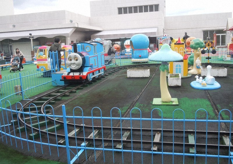 子どもワクワク、レトロ感で大人も回帰 関西唯一の百貨店屋上遊園地