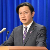 マイナ保険証を巡っては、10月下旬に受け付けが開始された利用登録の解除申請が792件（8日現在）あったことが明らかにされた。写真は解除申請について説明する福岡資麿厚生労働相＝東京都千代田区で2024年11月12日午前9時48分、肥沼直寛撮影