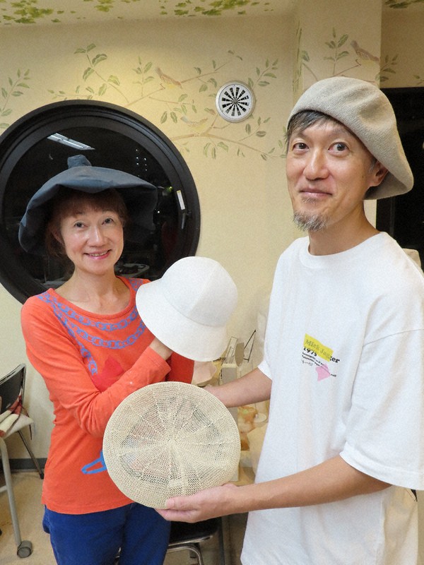 環境にやさしい帽子、人に笑顔 土に還る天然素材使用 東成のメーカー