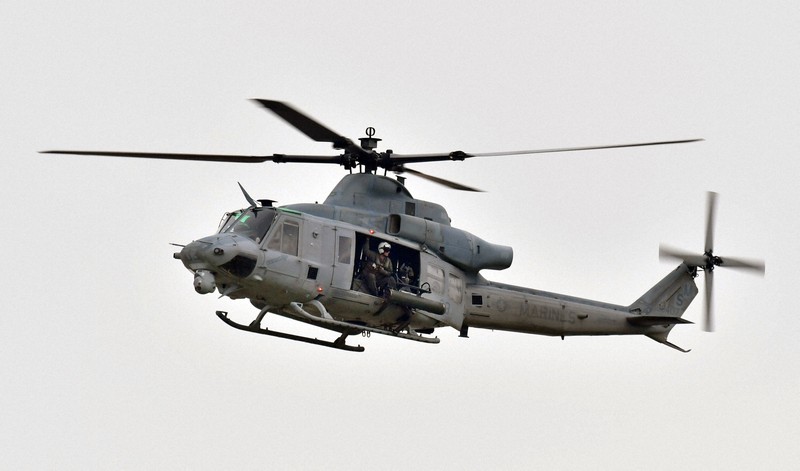 米軍　実物　ヘリ窓　2枚セット送料無料 沖縄・辺戸岬近くに米軍ヘリ不時着 原因不明、乗員6人にけがなし