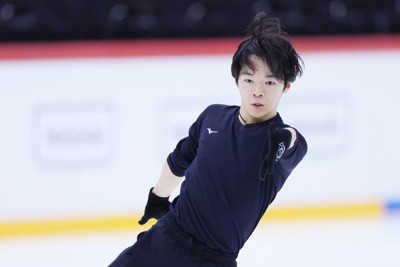 男子前日練習 連戦の鍵山は4回転ルッツ着氷 GPフィンランド大会 | 毎日新聞
