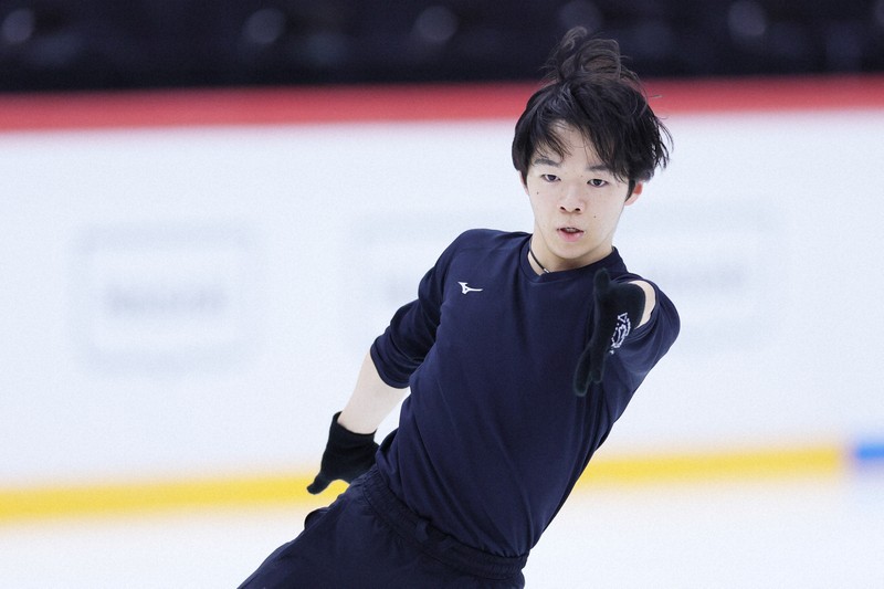 男子前日練習 連戦の鍵山は4回転ルッツ着氷 GPフィンランド大会 | 毎日新聞