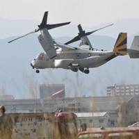 米軍　実物　ヘリ窓　2枚セット　送料無料 福岡空港に米軍オスプレイ [写真特集1/5] | 毎日新聞