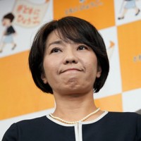 厳しい表情で取材に応じる稲村和美氏＝神戸市中央区で2024年11月17日午後8時56分、松田雄亮撮影