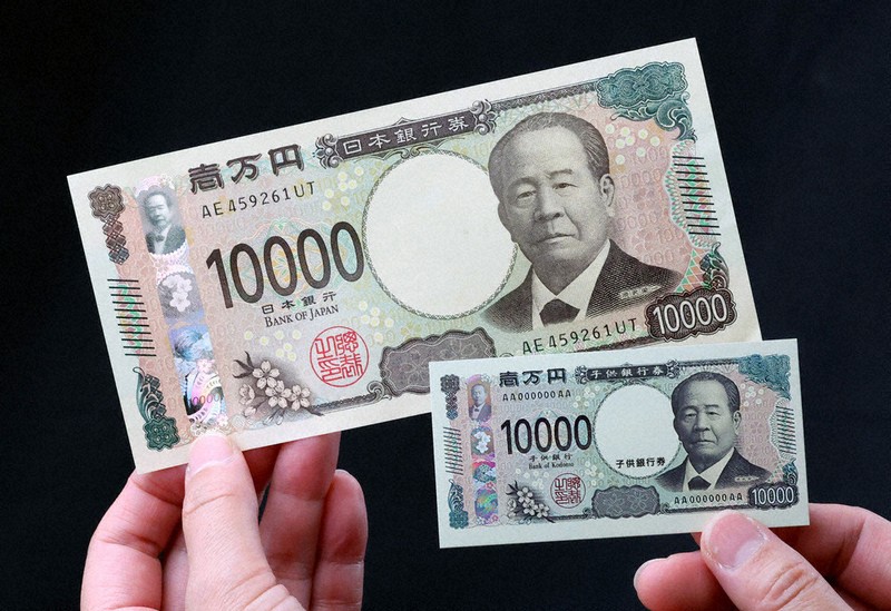 お金チョコ　キラキラ10000円札 お金のチョコ 1万円 新紙幣 レア キラキラ - メルカリ