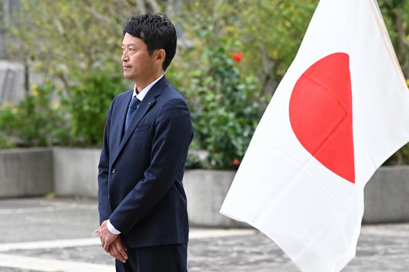 謙虚な心で一からスタート」兵庫県の斎藤元彦知事が就任会見 | 毎日新聞