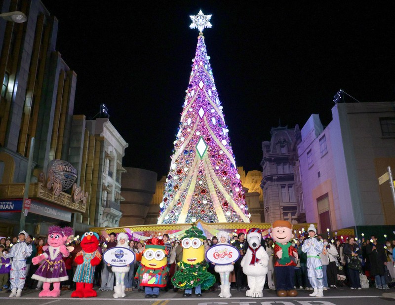 今年で見納め USJ巨大ツリー [写真特集1/6] | 毎日新聞