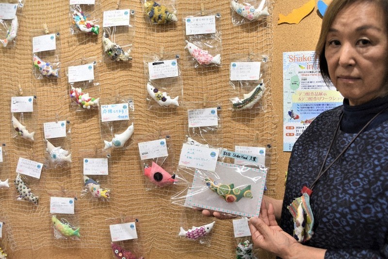 東日本大震災：「デコ鮭」作って交流を 被災の岩手・大槌発、全国と