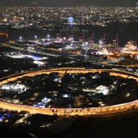 大阪・関西万博会場の大屋根「リング」が全周ライトアップ [写真特集1