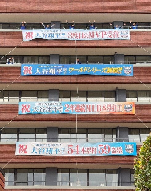 大谷翔平　フルカラー雑誌　岩手の新聞号外版　花巻東対決含む新聞切り抜き700枚超 大谷翔平 フルカラー雑誌 岩手の新聞号外版 花巻東対決含む新聞