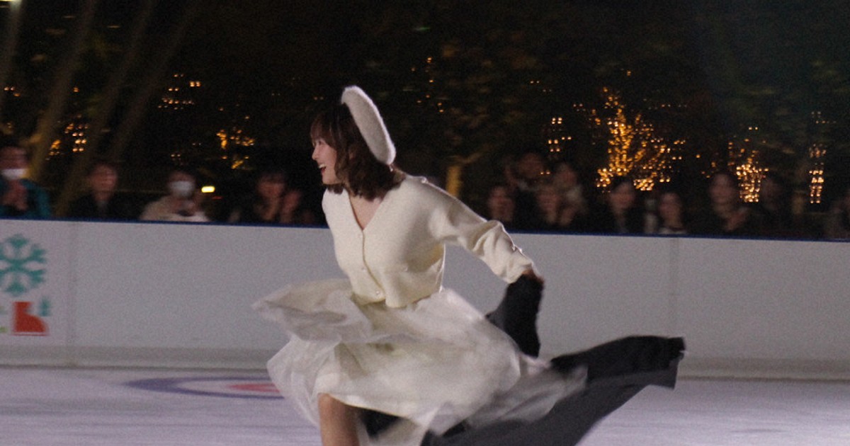 本田望結さん、笑顔で滑走 うめきた広場「つるんつるん」 ／大阪