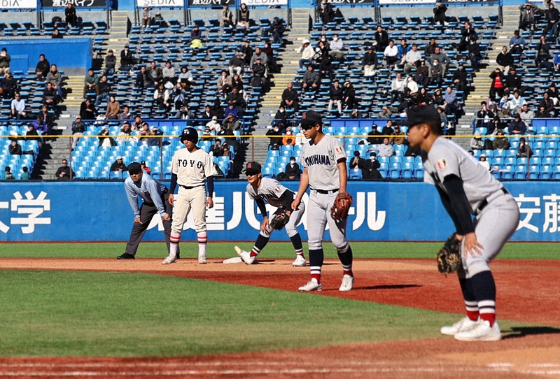 横浜・村田監督が当たり前に敷いた「内野5人シフト」 明治神宮大会