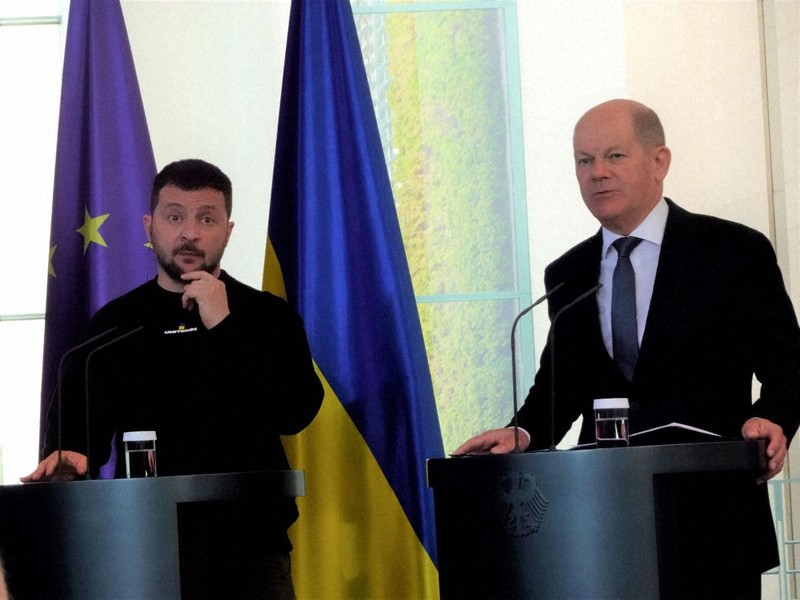 ドイツ首相に国内外で高まる批判 プーチン氏と電話「理解しがたい