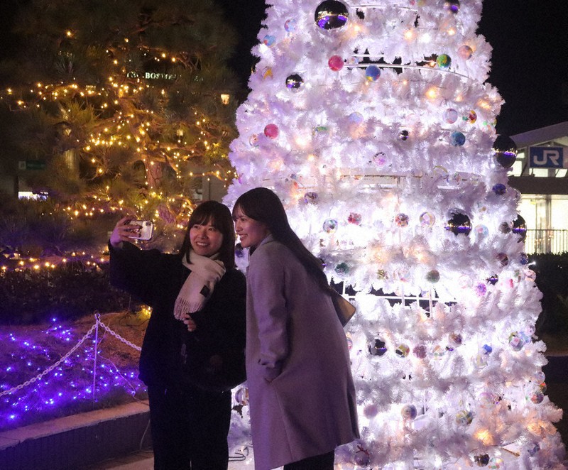 まちイルミ」始まる 初のデジタルスタンプラリー 草津 ／滋賀 | 毎日新聞