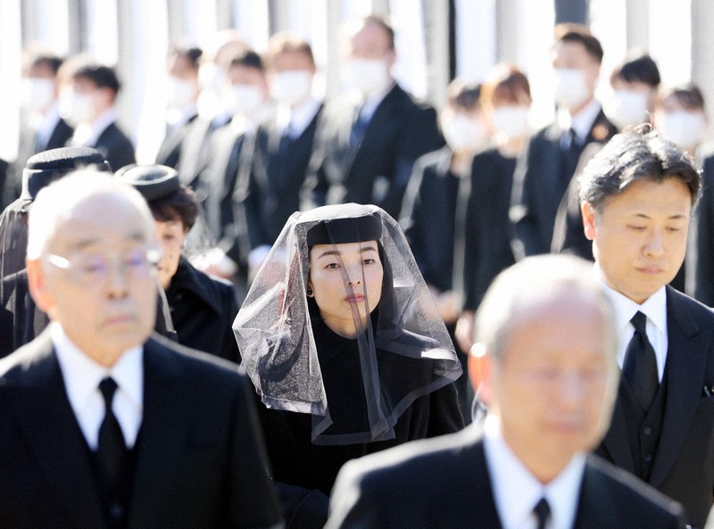 三笠宮妃百合子さま「斂葬の儀」 東京・豊島岡墓地で [写真特集