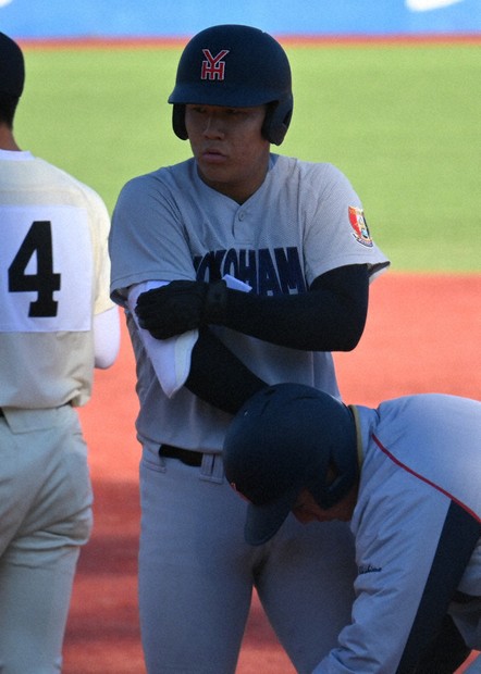 明治神宮大会 高校野球 横浜、27年ぶりV 広島商の猛追振り切る