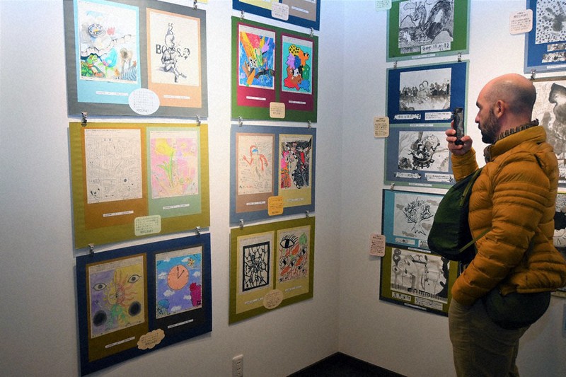 迫力！！感性の大爆発 岡本太郎ちなみ、中学生の87作品展示 奈良