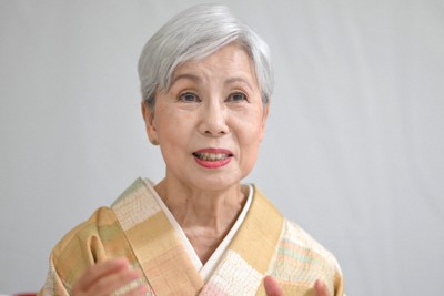 インタビューに答える法政大前総長の田中優子さん＝東京都千代田区で2024年10月25日、宮間俊樹撮影