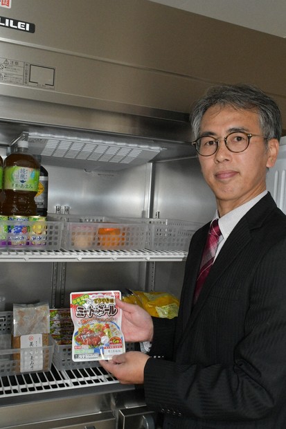 持ち寄り食材に「お互いさま」込め 公共冷蔵庫、困窮世帯の子に | 毎日新聞