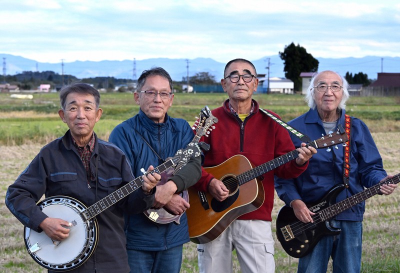 結成50年目に伝えたい「遺言その1」 農家ら4人組フォークグループ