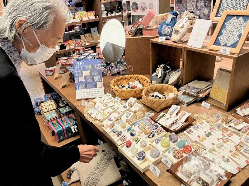こぎん刺し」雑貨 「福祉を前面に出さずとも、十分戦える」魅力 | 毎日新聞