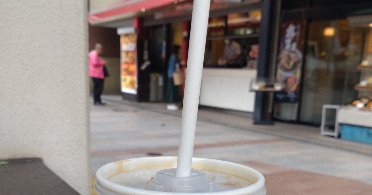 マクドナルド、紙ストロー終了へ 「ゴクゴク飲める」ふたに改良 | 毎日新聞