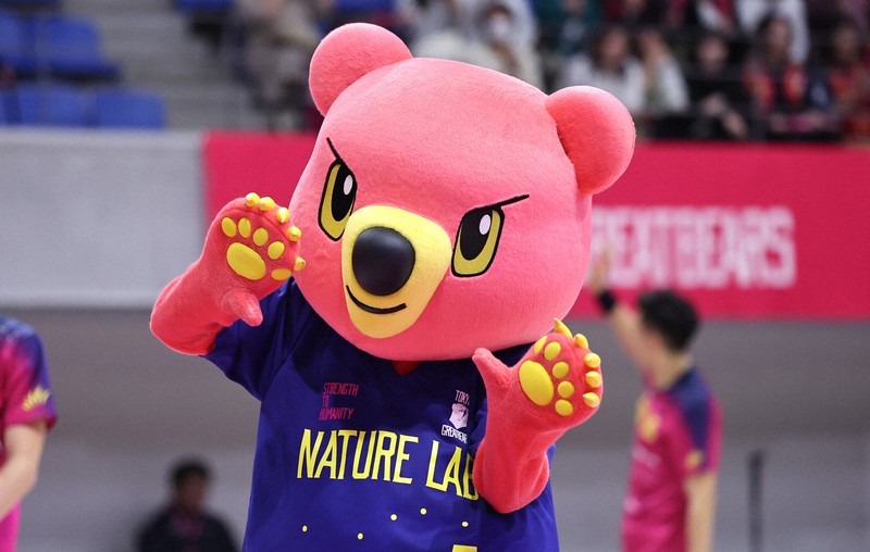 エースグレベア：固定観念を打ち破れ 男子バレーに「ピンク