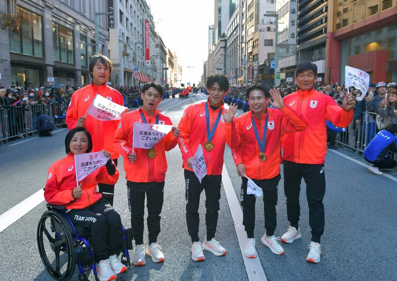 【非売品】パリオリンピックホスピタリティ限定記念プレート 第33回オリンピック競技大会（2024/パリ）TEAM JAPAN 公式記念メダル