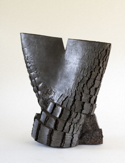 ART：土との対話、悠久の造形 亀裂走る陶芸、秋山陽さん個展 大阪