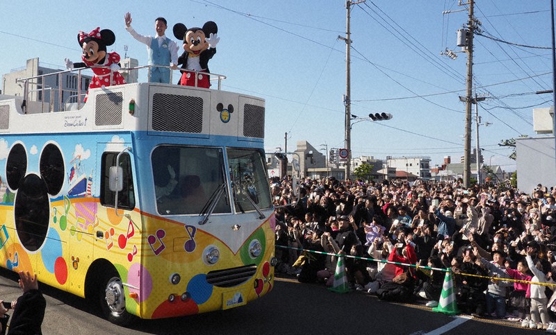 ミッキーら夢のパレード 徳島おどりフェスタ 子どもダンサーも参加