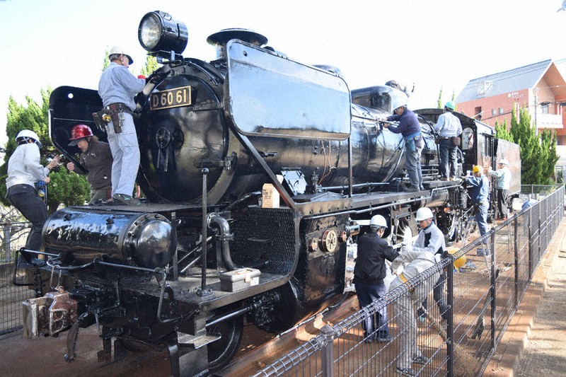 黒光りの雄姿 よみがえる 芦屋町・高浜町児童公園 「D60形」の全面補修