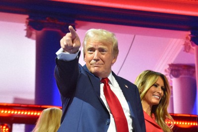 トランプ氏がフランスへ 選挙後初の外遊 大聖堂再建の式典出席